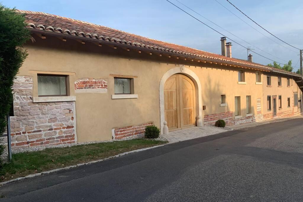 Villa Ancien Haras Refait A Neuf A 3 Km De Vonnas Exterior foto