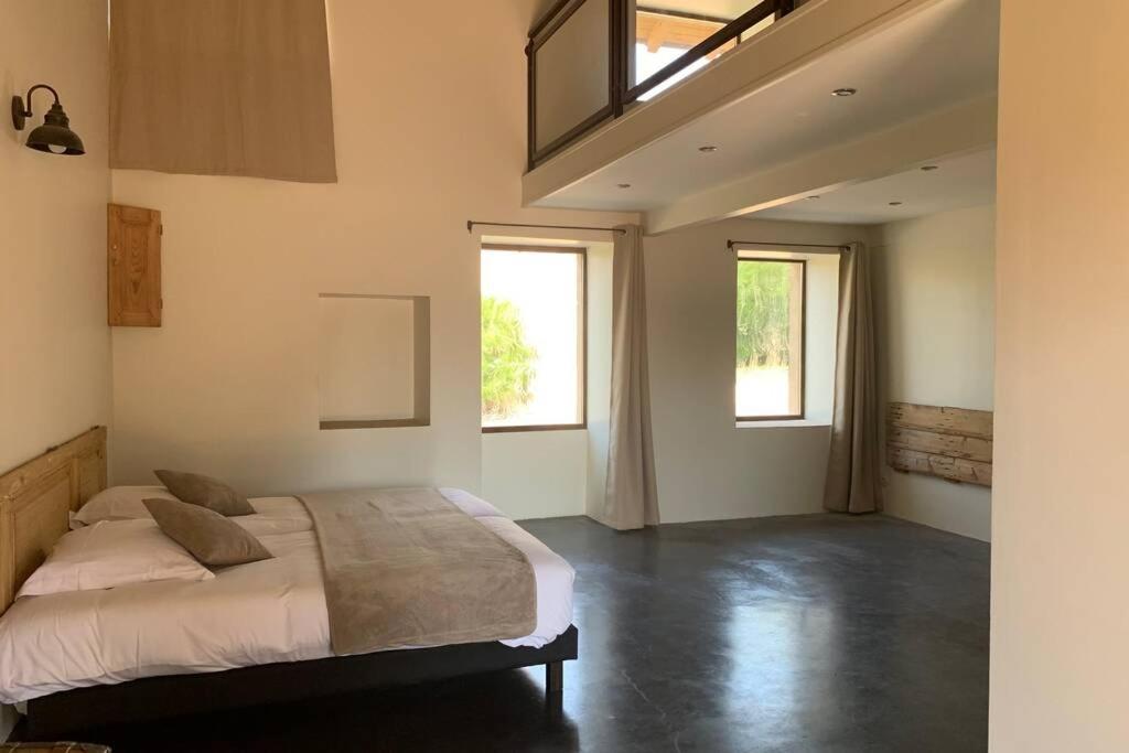 Villa Ancien Haras Refait A Neuf A 3 Km De Vonnas Exterior foto